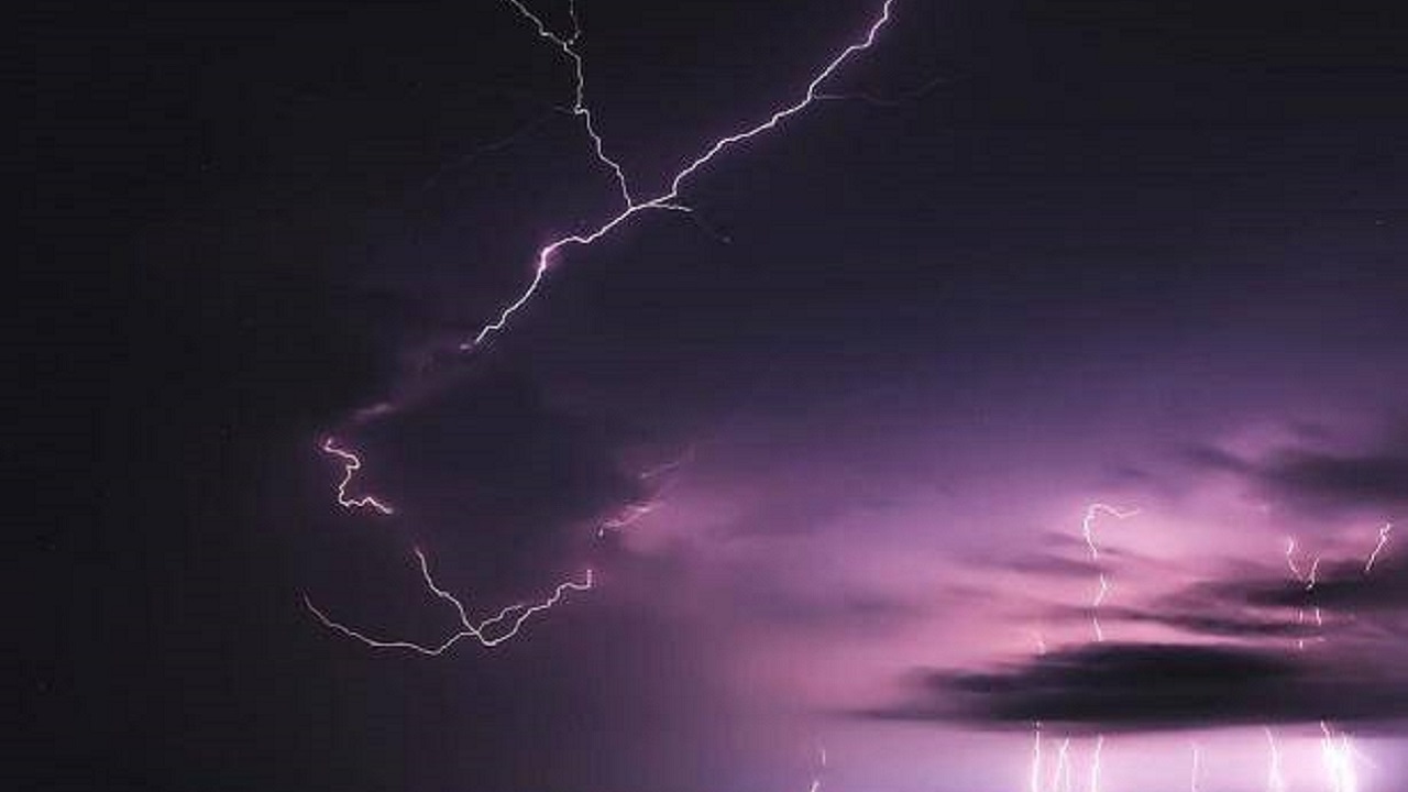 چرا صاعقه همیشه باعث مرگ انسان نمی‌شود؟