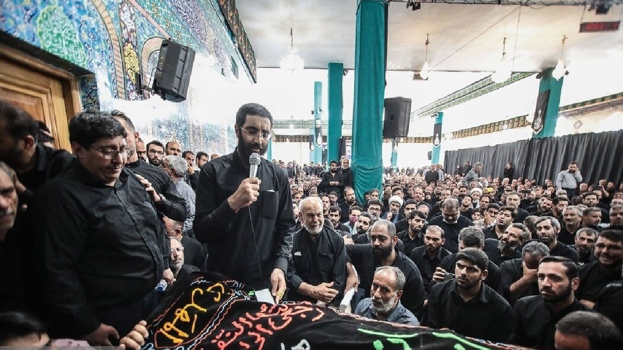 مراسم ترحیم مادر مداح اهل بیت در مسجد ارک تهران + فیلم