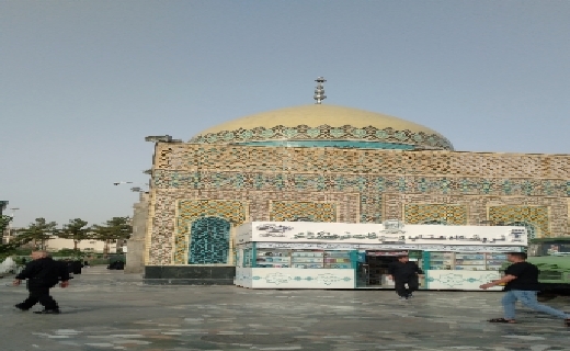 نمای بیرونی آرامگاه شیخ طبرسی