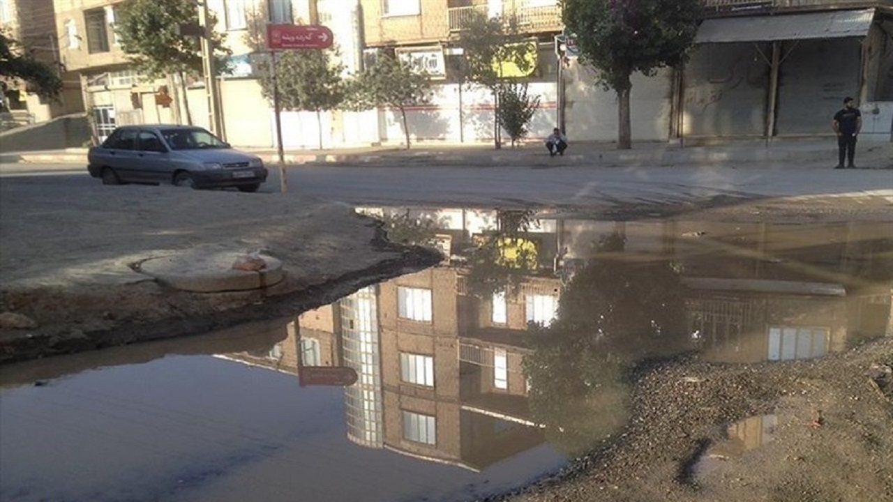 هدر رفت ۶ ماهه آب شهری در محله کمپلو جنوبی اهواز