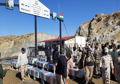 پیکر مطهر ۲۴ شهید دوران دفاع مقدس وارد کشور شد+فیلم و عکس