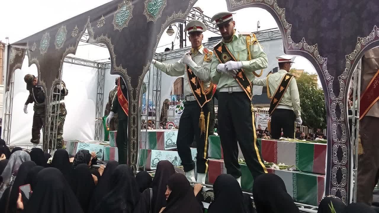 پیکر مطهر ۲۳ شهید تازه تفحص شده در ارومیه تشییع شد+فیلم و عکس