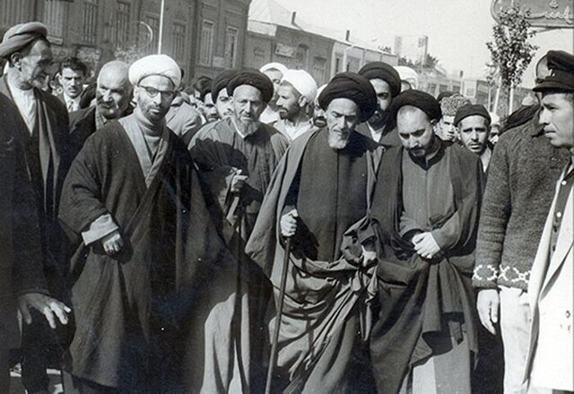 آیت الله محمدهادی میلانی ردیف اول دومین روحانی