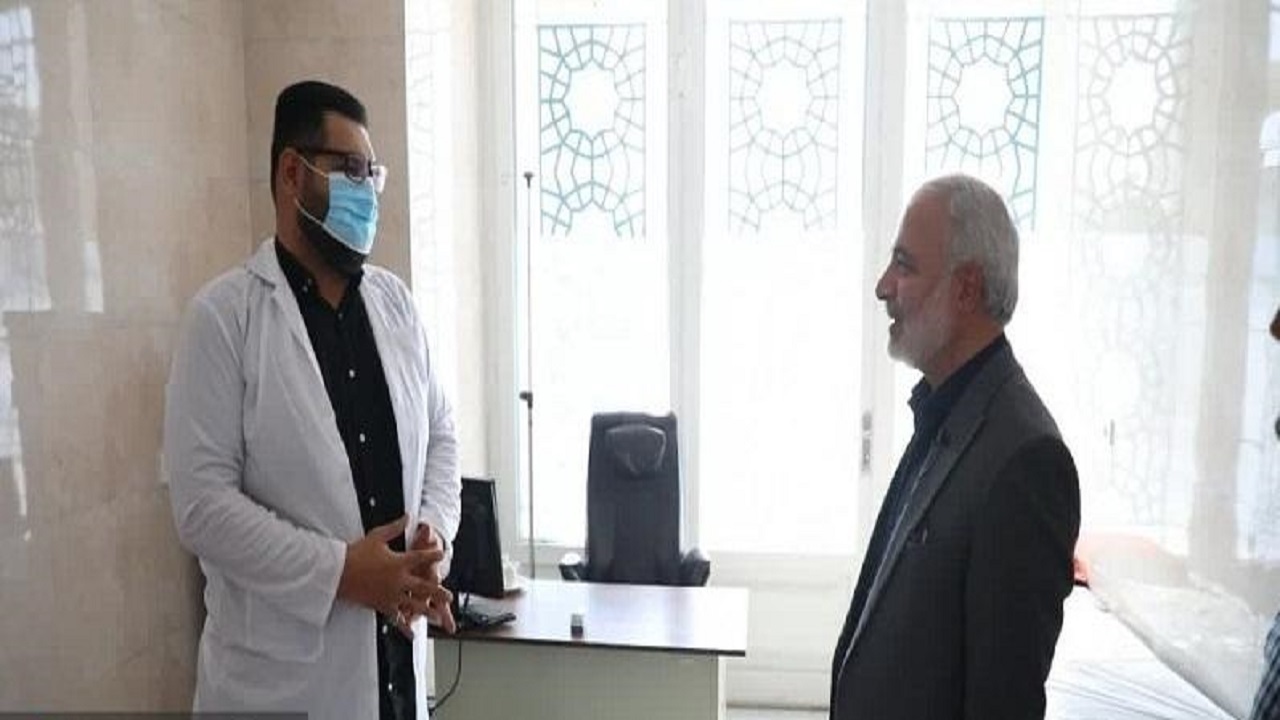 بازدید معاون درمان دانشگاه علوم پزشکی قم از موکب درمانی مسجد جمکران