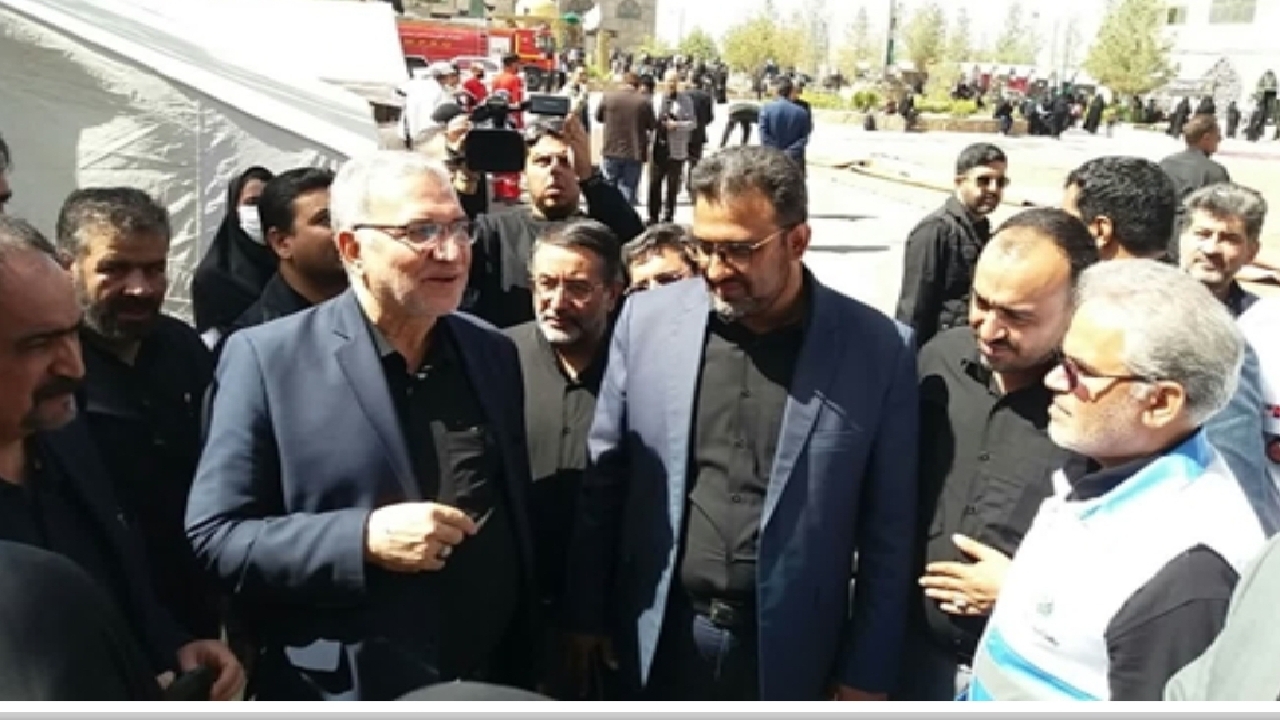 دستور وزیر بهداشت برای ساخت درمانگاه در مسیر پیاده‌روی زائران رضوی