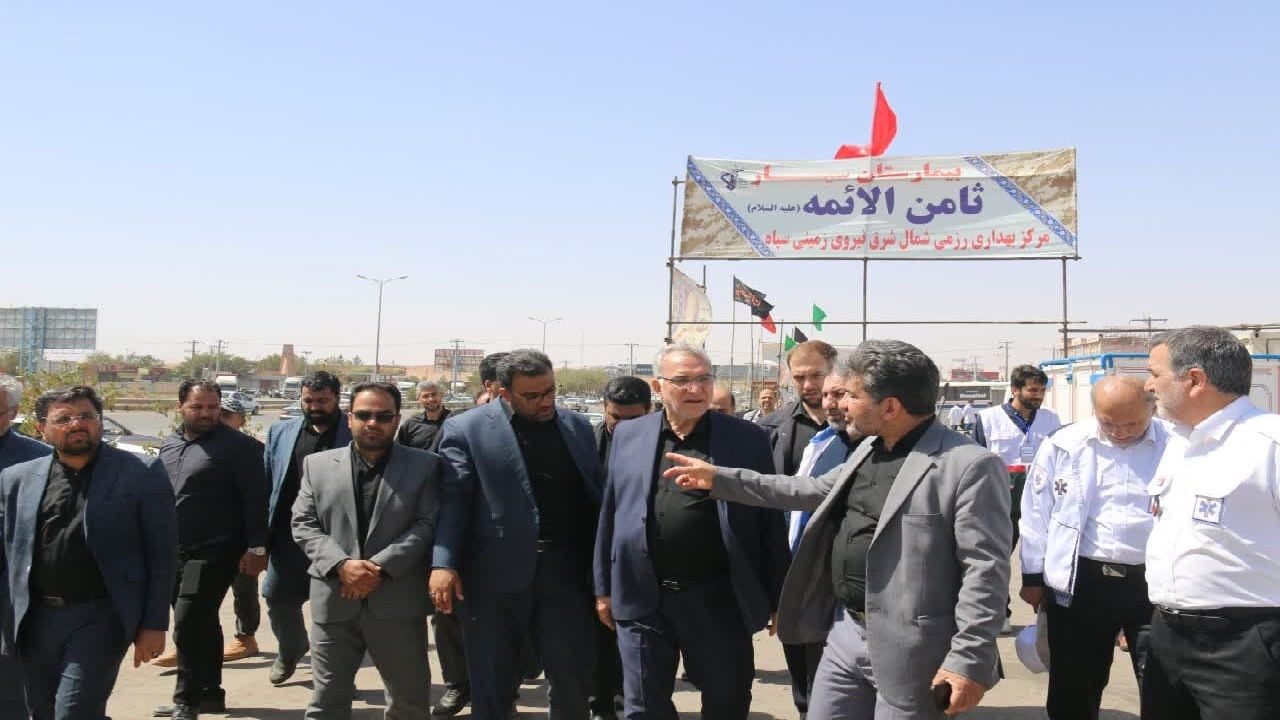 وزیر بهداشت از خدمت‌ به زائران پیاده در بیمارستان سیار ثامن‌الائمه دیدن کرد