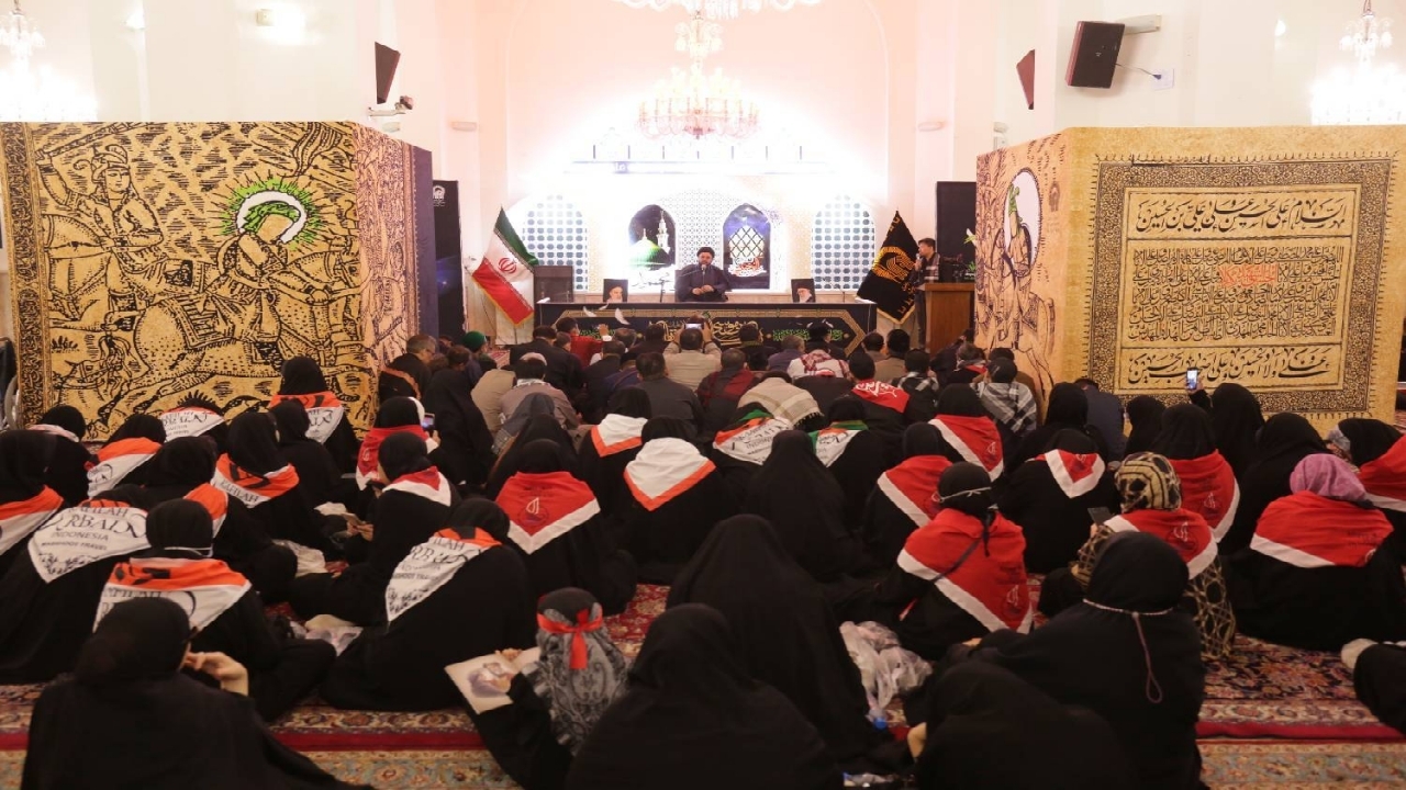 گردهمایی ۲۵۰ نفره شیعیان اندونزی در حرم مطهر رضوی