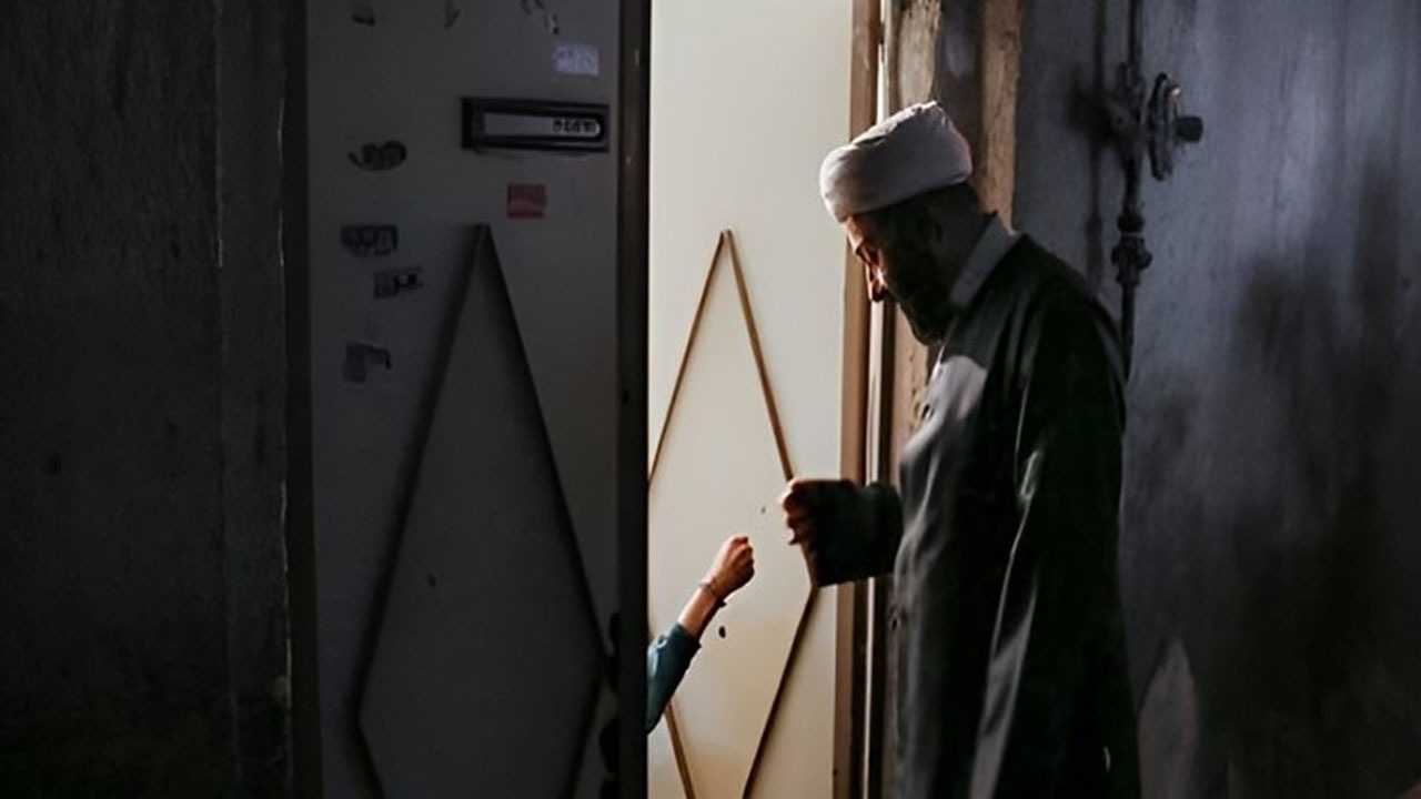روحانی جسوری که مردم نگذاشتند اغتشاش‌گران سرش را از بدنش جدا کنند