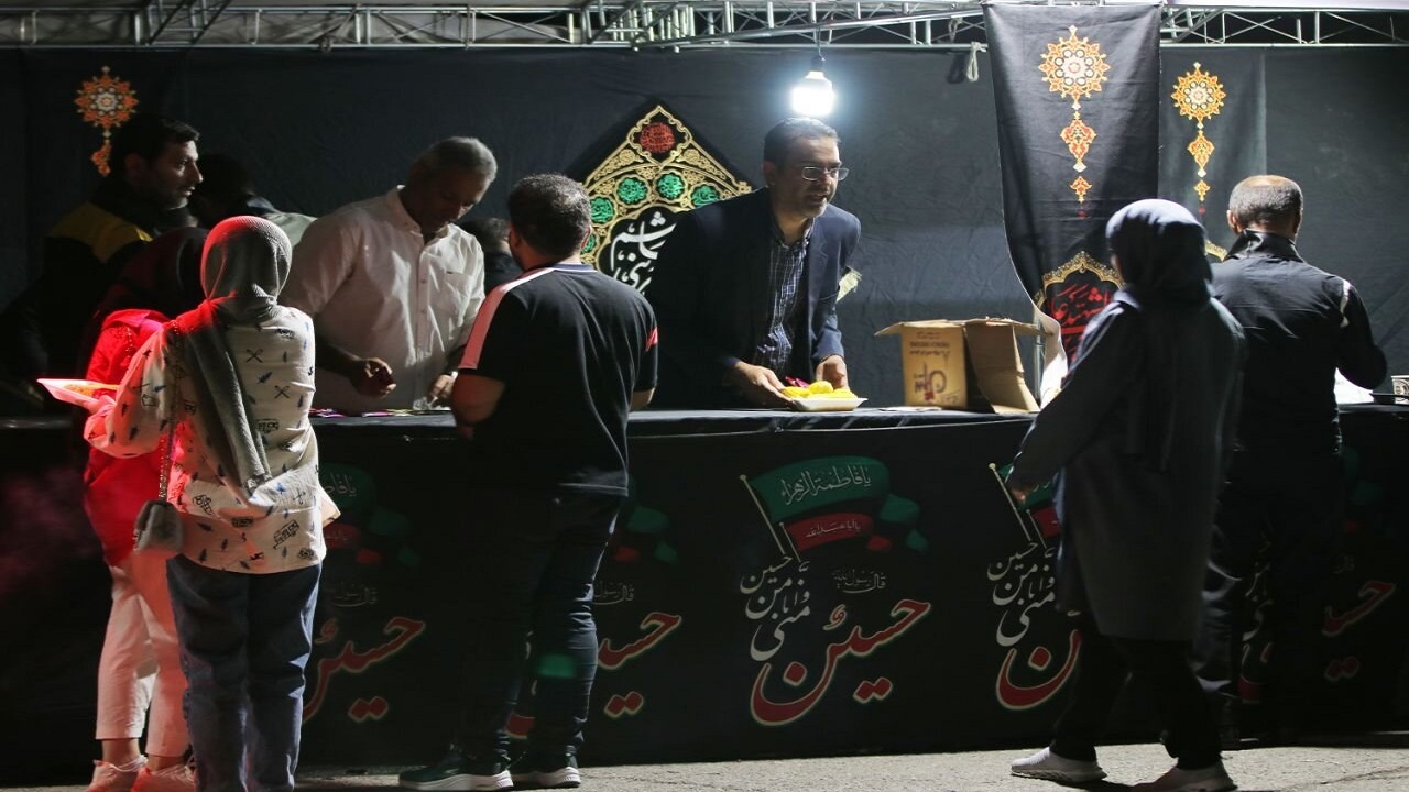 پذیرایی موکب داران بابلی از زائران امام رضا (ع) در مشهد مقدس + فیلم