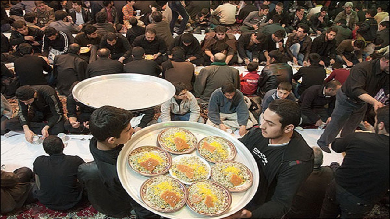 پخت و توزیع غذای نذری در وزوان در دهه پایانی ماه صفر + فیلم