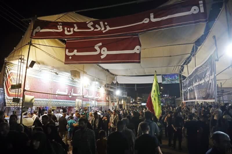 پذیرایی موکب امامزادگان قم از یک میلیون زائر اربعین پذیرایی موکب امامزادگان قم از یک میلیون زائر اربعین
