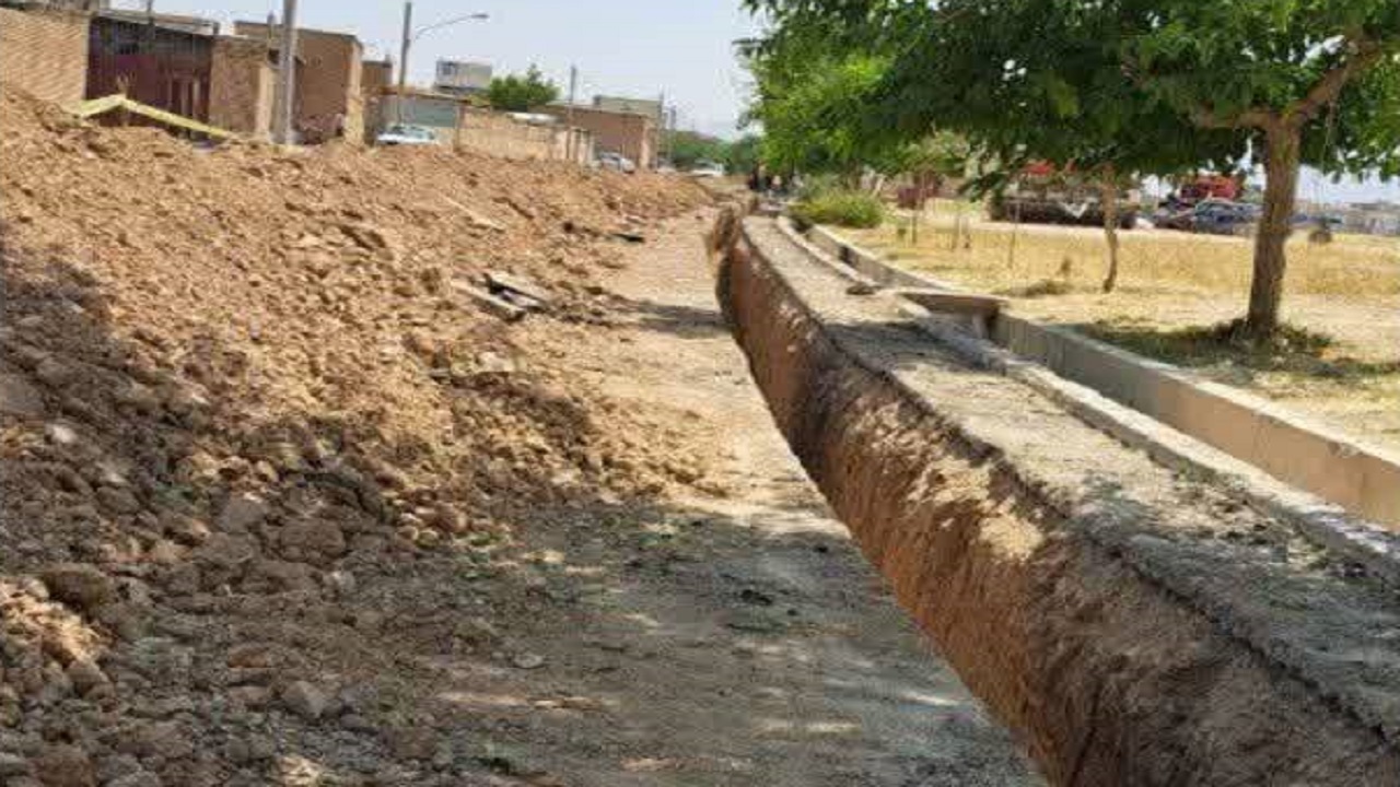 اجرای خط انتقال آب در شهر کیان
