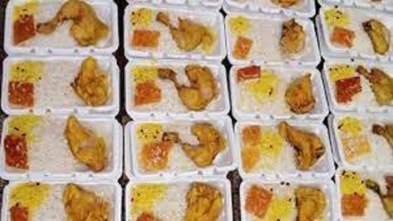 پخت و توزیع ۸۰۰ پرس غذای گرم در یامچی