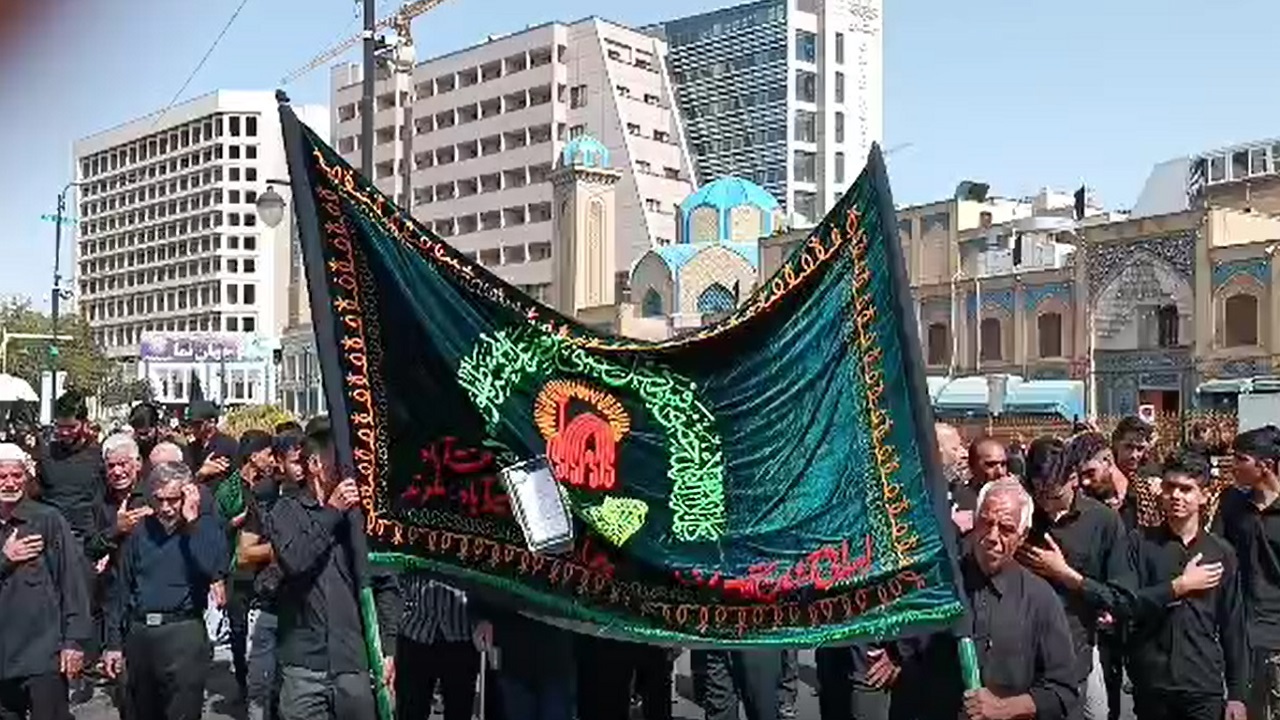 حضور عزاداران طبس در جوار بارگاه ملکوتی امام رضا (ع) + فیلم
