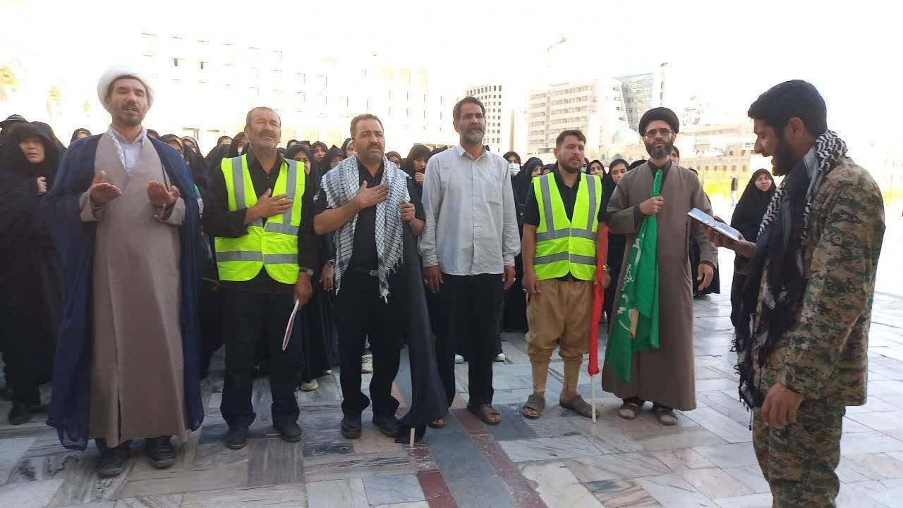 زائران در حرم رضوی