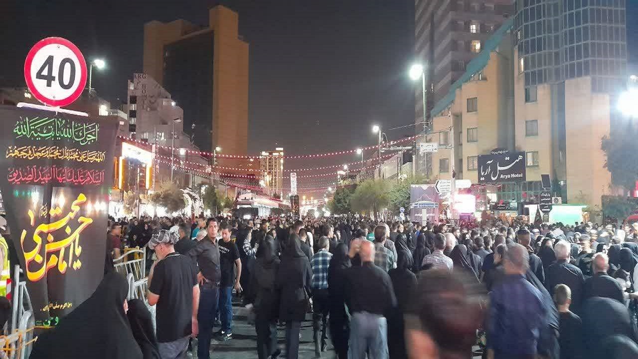 حضور خیل عظیم عزاداران رضوی در مشهد مقدس + فیلم و تصاویر