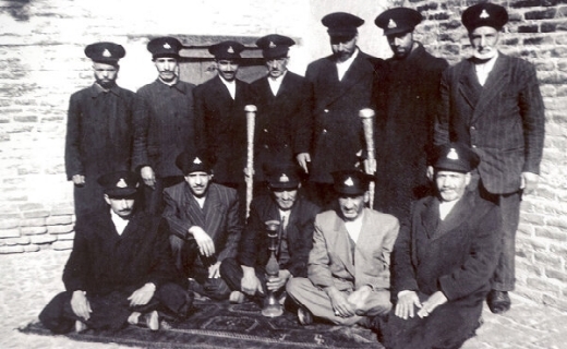 خادمان