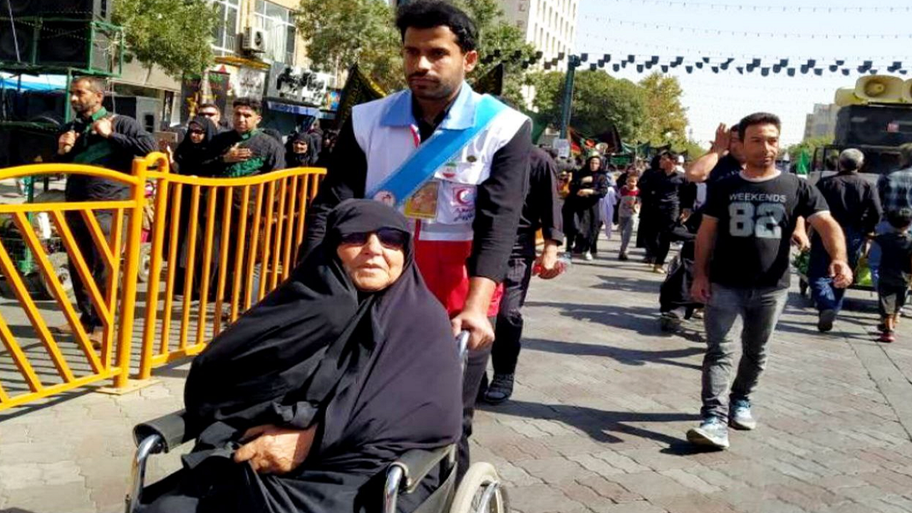 خدمات رسانی ۱۳۲ داوطلب هلال احمر گلستان به زائران علی ابن موسی الرضا