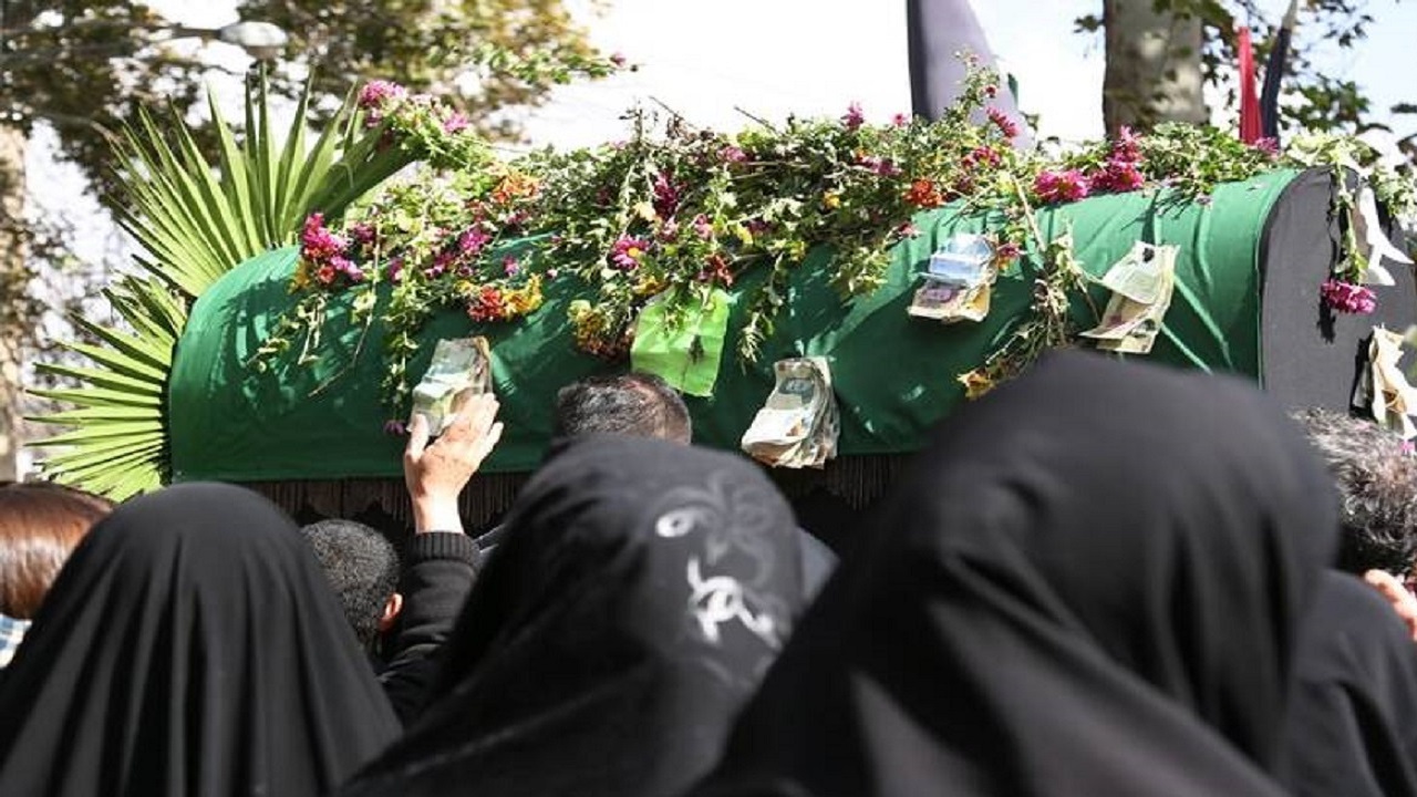 تشییع نمادین امام رضا (ع) در محله شیخ طوسی اصفهان + تصاویر