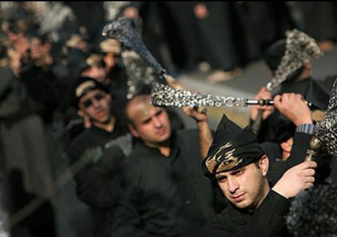 زنجیرزنی هیئت شیفتگان وحشتی در شب شهادت امام رضا (ع) + فیلم