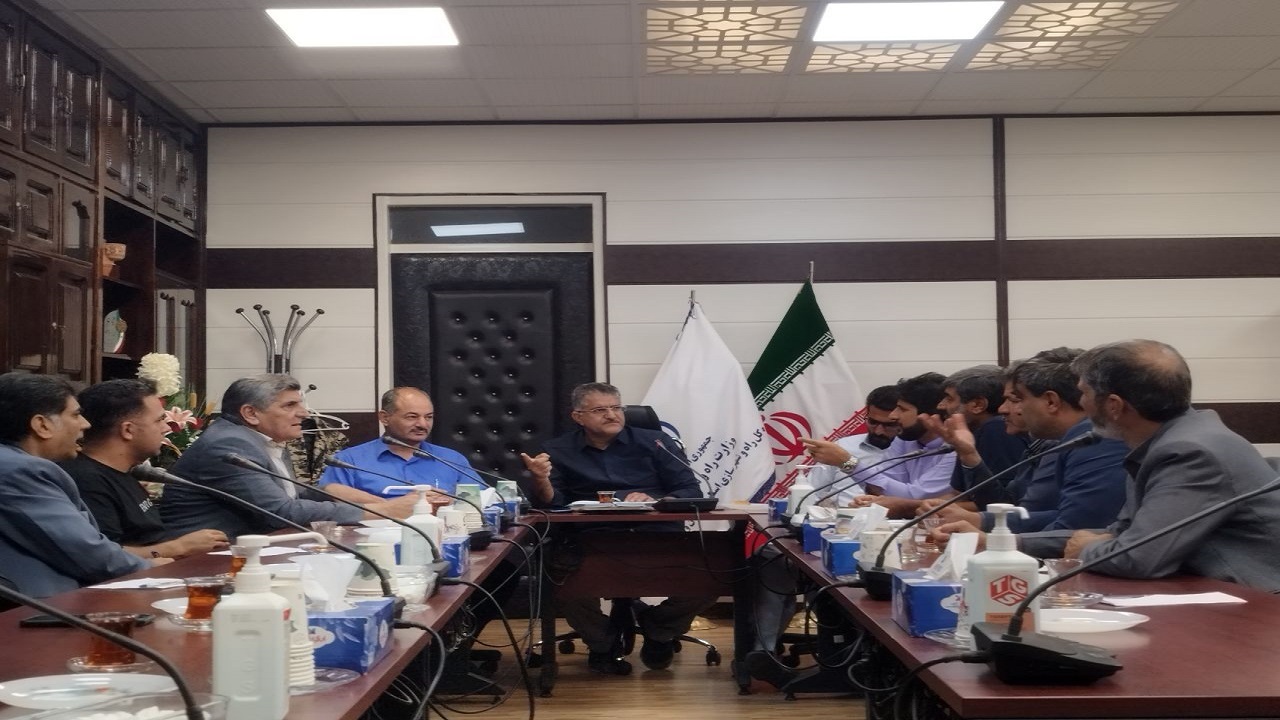 تعاونی‌های سازنده واحدهای نهضت مسکن موظفند تسهیلات را از بانک های عامل جدید پیگیری کنند