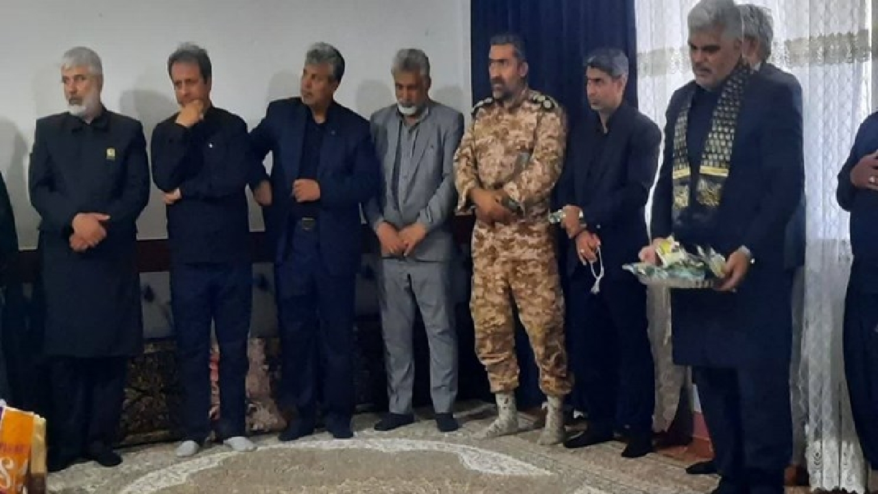 دلجویی خادمان امام رضا(ع) از خانواده زائران فوت شده در مسیر زیارت