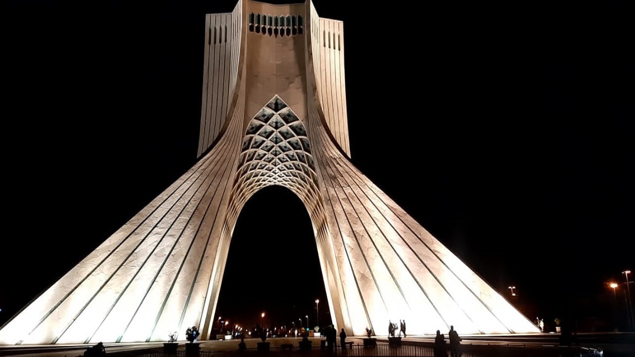 نورپردازی برج آزادی بهسازی و اصلاح شد