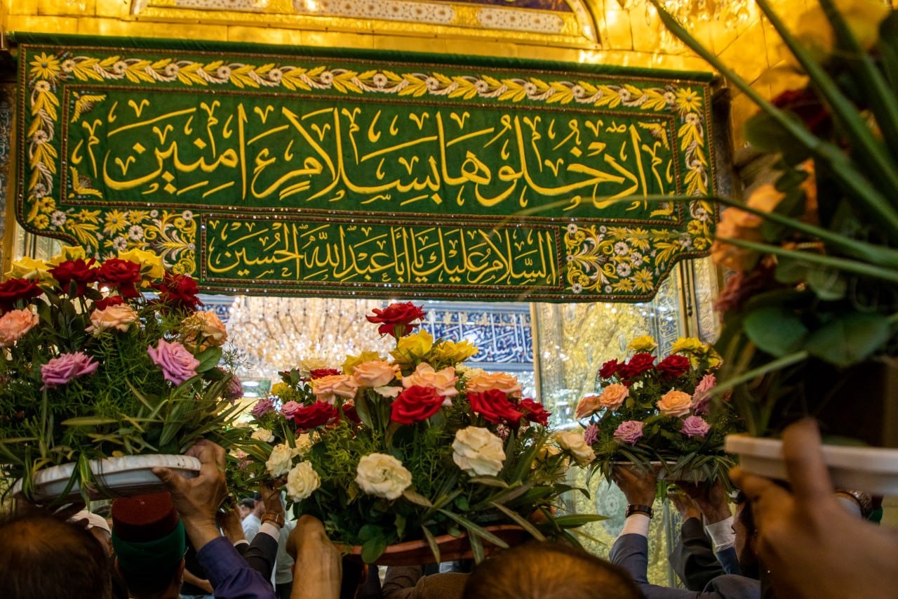 گل آرایی حرم امام حسین(ع)