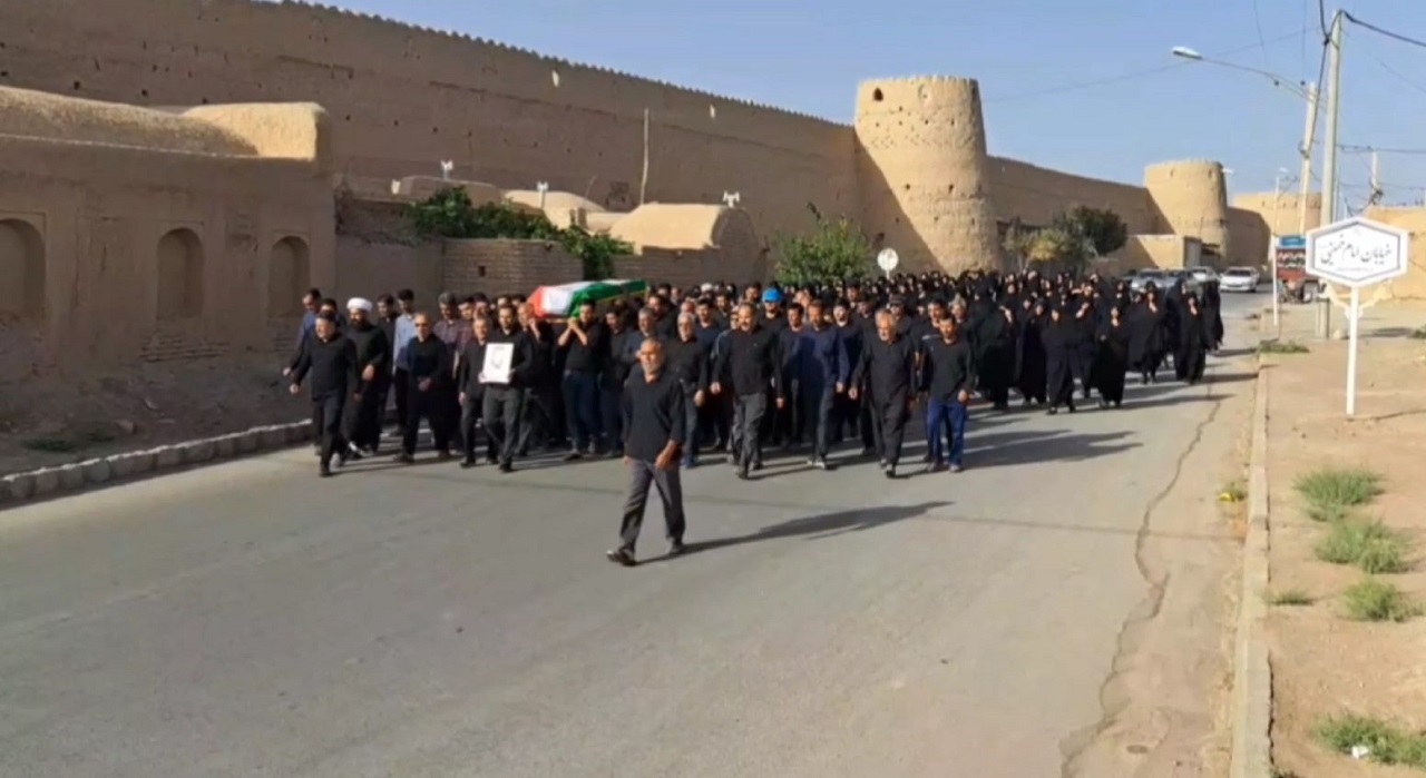 تشییع و خاکسپاری مادر شهید حسین حیدری قورتانی