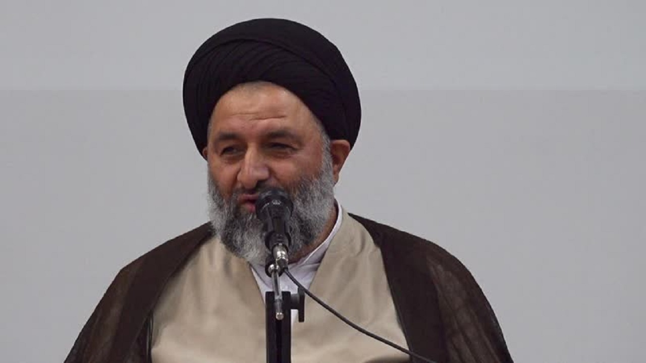 نیروی انتظامی پای کار نظام است