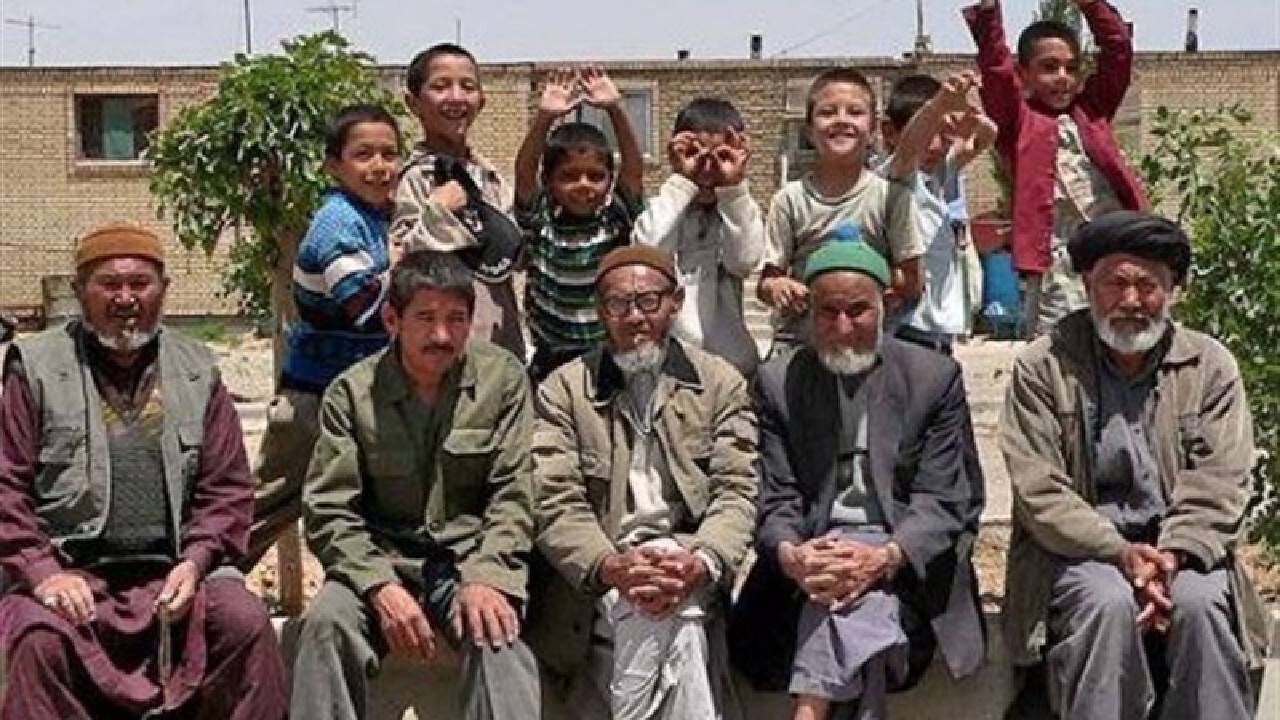 بررسی علل بکارگیری اتباع غیرمجاز
