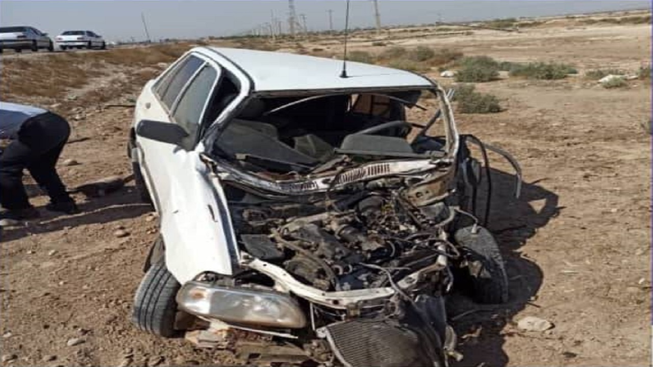 برخورد یک خودرو با ۲۴ تیر برق در خرمشهر