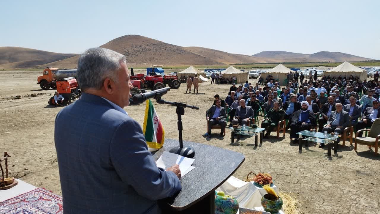 رکورد خرید تضمینی گندم در آذربایجان غربی شکسته شد/کشاورزان ارومیه جشن خرمن گرفتند
