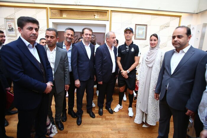 رونالدو در میان اعضای باشگاه پرسپولیس