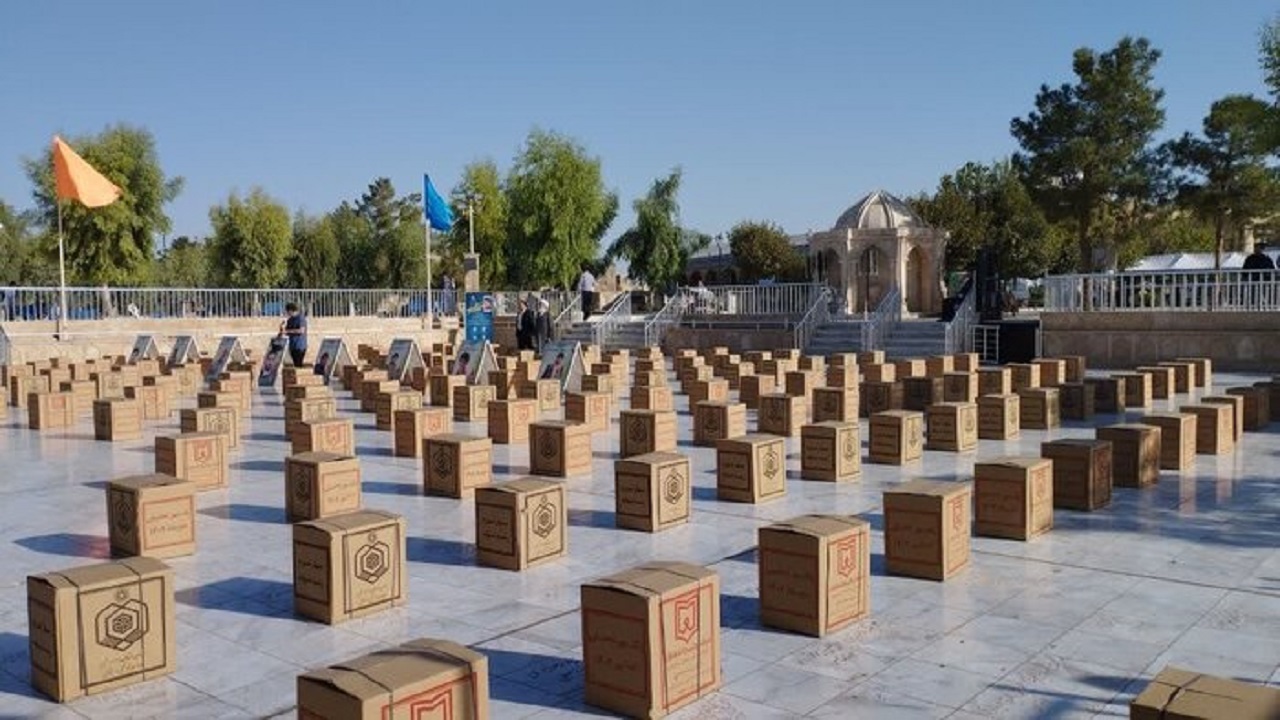 ۱۶۰۰ بسته لوازم‌التحریر بین دانش‌آموزان کم برخوردار قمی توزیع شد