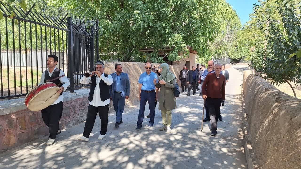بازدید نماینده سازمان فائو از باغ پارک ملاخلیلا قزوین