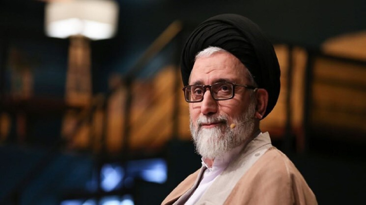 فرقه بهائیت داروخانه‌های مهم را تحت سلطه خود قرار می‌داد و ایجاد نارضایتی می‌کرد