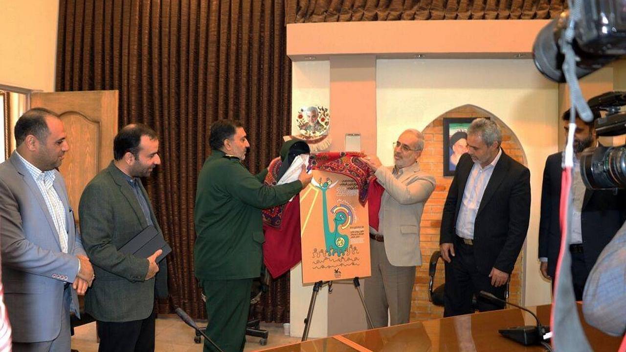 استاندار کرمان از پوستر جشنواره بین‌المللی قصه‌گویی رونمایی کرد