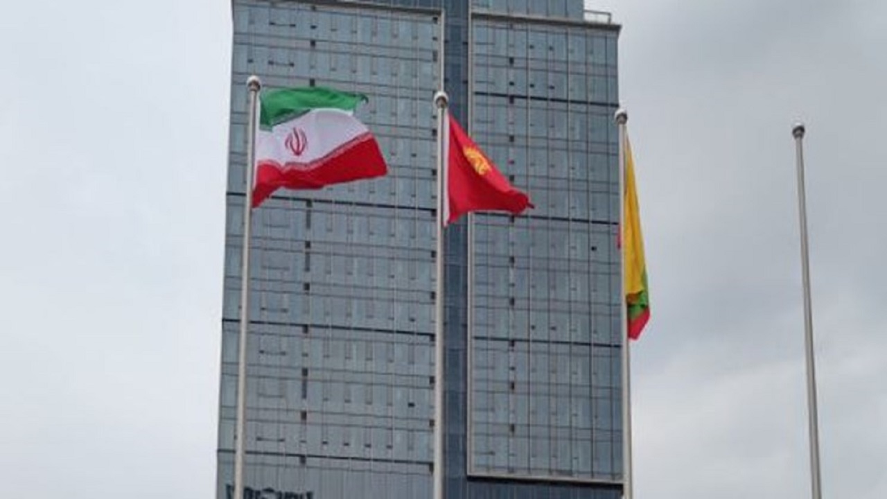 پرچم ایران در دهکده بازی‌ها به اهتزاز درآمد+ فیلم