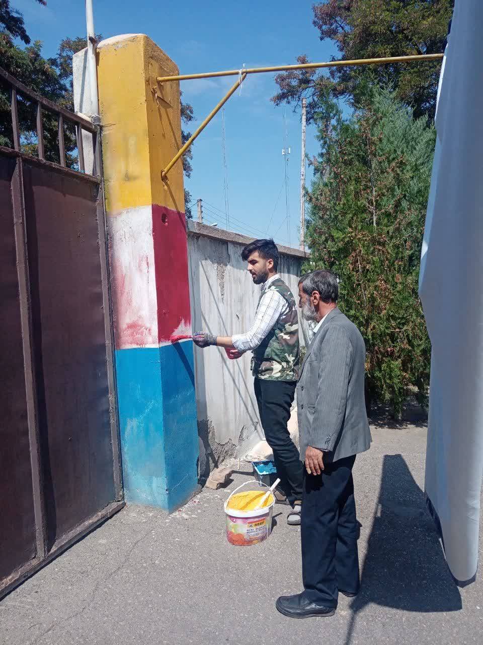 رنگ آمیزی دیوار مدرسه
