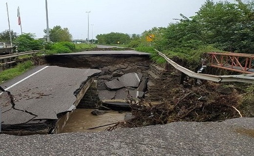 میزان خسارت سیل آستارا در حال بررسی است