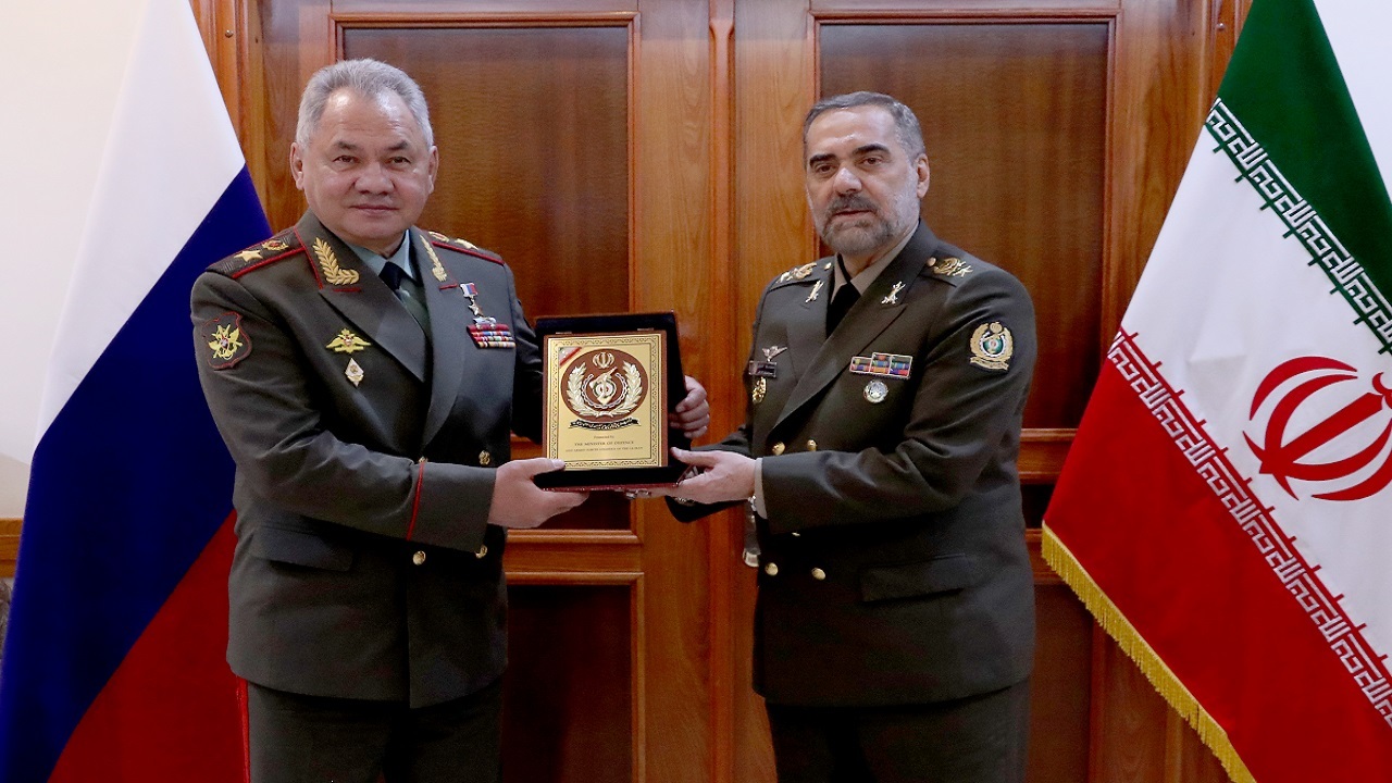 دیدار وزیر دفاع ایران و وزیر دفاع روسیه