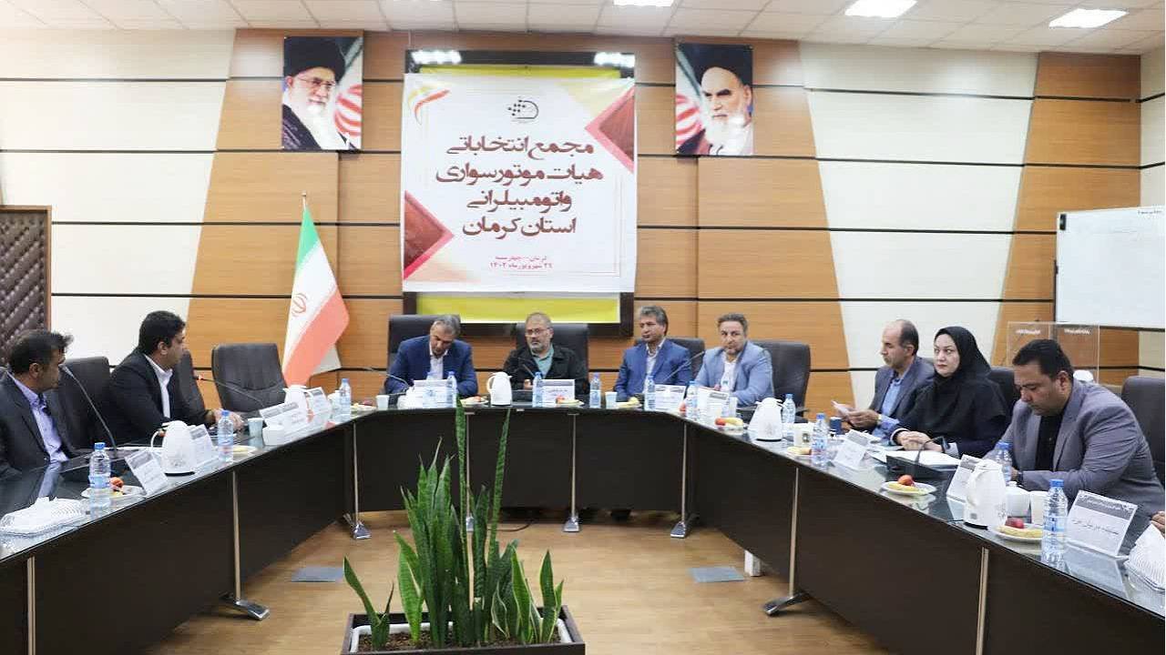تأکید رئیس فدراسیون موتورسواری بر توسعه ورزش بانوان 