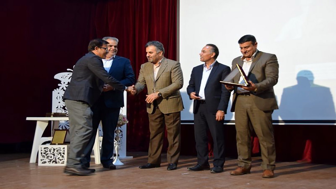 تجلیل از سواد آموزان برتر شهرستان میناب