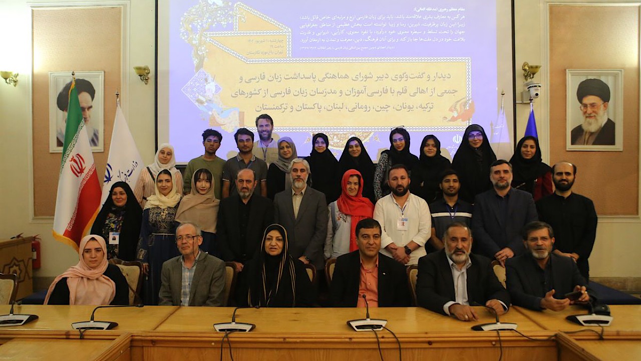 هر کس دلش با ادبیات فارسی بتپد اهل ایران است