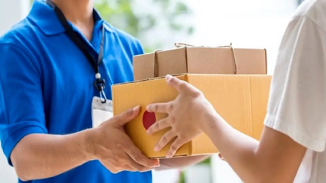 معضل تاخیر در تحویل مرسولات پستی این بار در بندرعباس