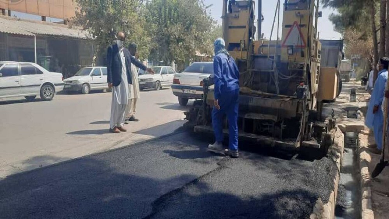 زیر سازی وبهسازی آسفالت معابر شهرستان سیب وسوران