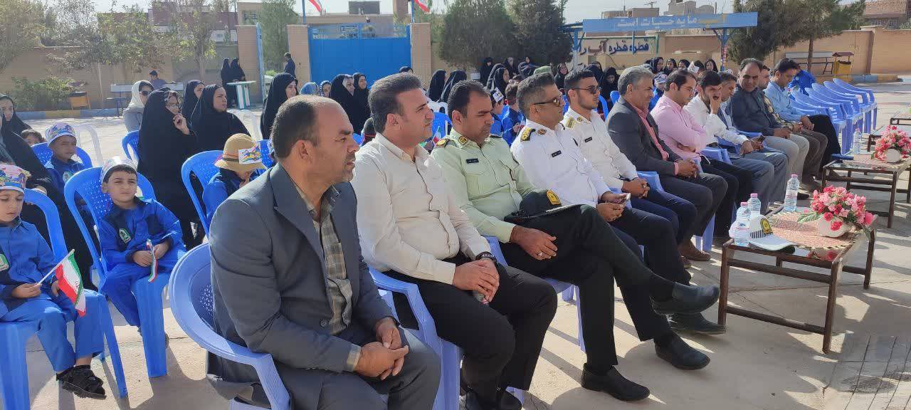 نواختن زنگ شکوفه&zwnj;ها در انار + تصاویر