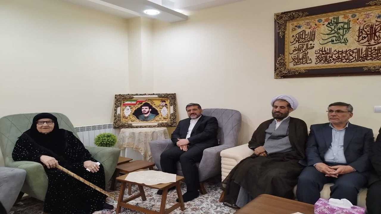 شهدا انقلاب اسلامی را در مقابل یک حمله جهانی محافظت کردند