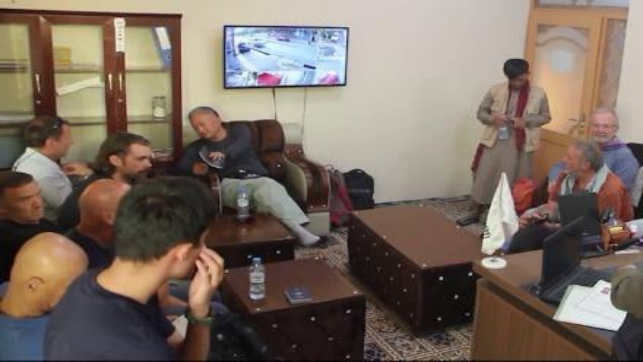 ورود یک هزار گردشگر خارجی از مرز شیرخان به افغانستان